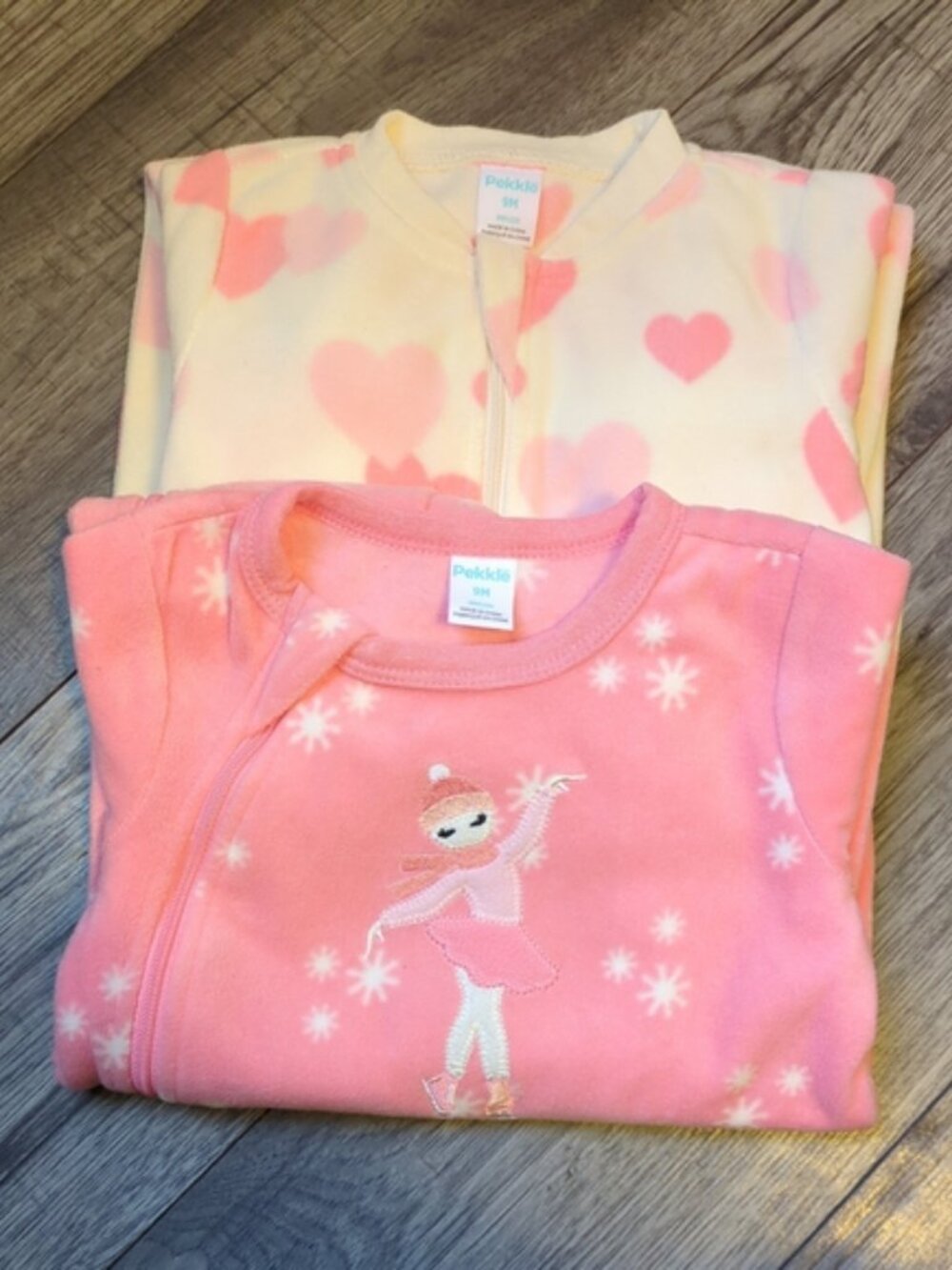 NWOT Pekkle Kids Fleece Sleeper, 2-pack‎ Size 9 Months Skater and Hearts